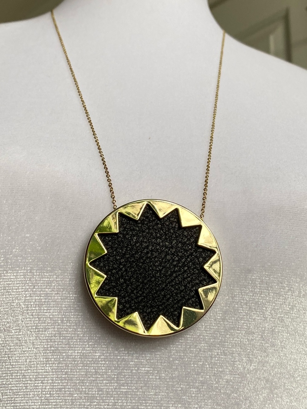 House of Harlow 1960 Gold Tone & Black Leather Sunburst Necklace - Picture 5 of 5